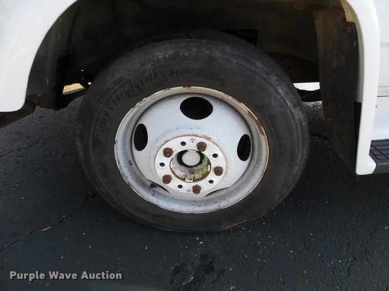 image for item DA2648 1995 Chevrolet 30 HD shuttle bus