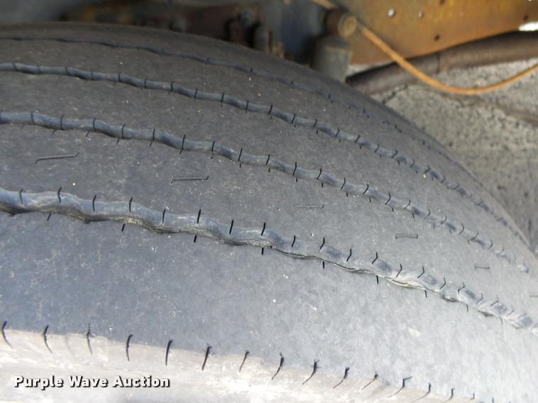 image for item DA2648 1995 Chevrolet 30 HD shuttle bus