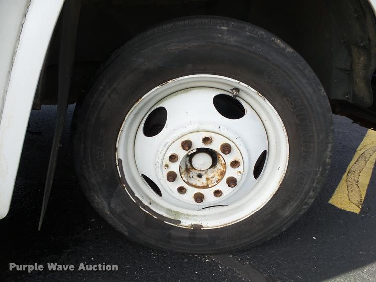 image for item DA2648 1995 Chevrolet 30 HD shuttle bus