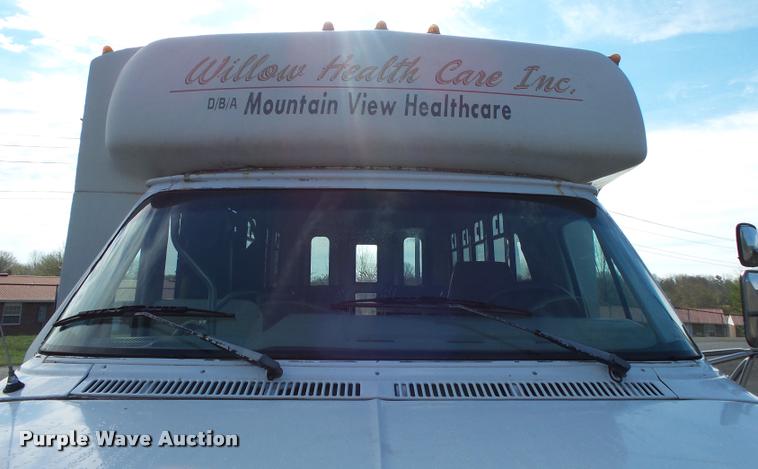 image for item DA2648 1995 Chevrolet 30 HD shuttle bus