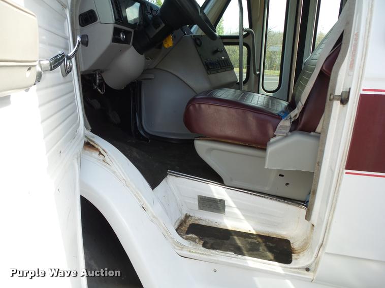image for item DA2648 1995 Chevrolet 30 HD shuttle bus
