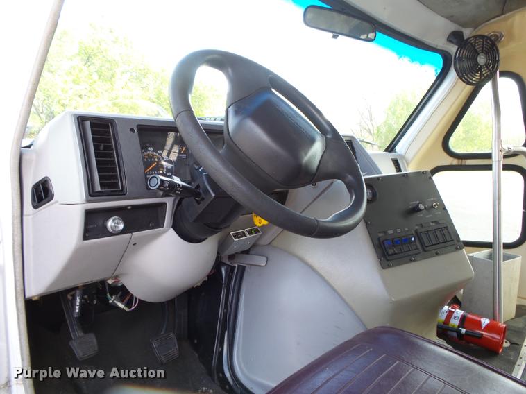 image for item DA2648 1995 Chevrolet 30 HD shuttle bus
