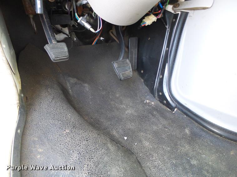 image for item DA2648 1995 Chevrolet 30 HD shuttle bus