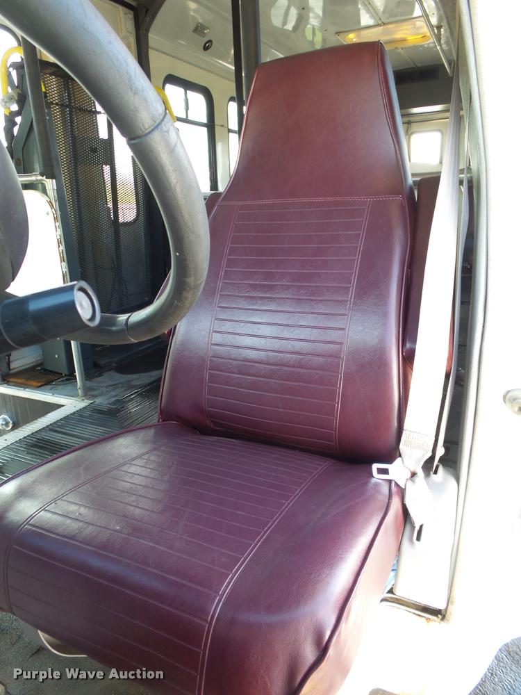 image for item DA2648 1995 Chevrolet 30 HD shuttle bus