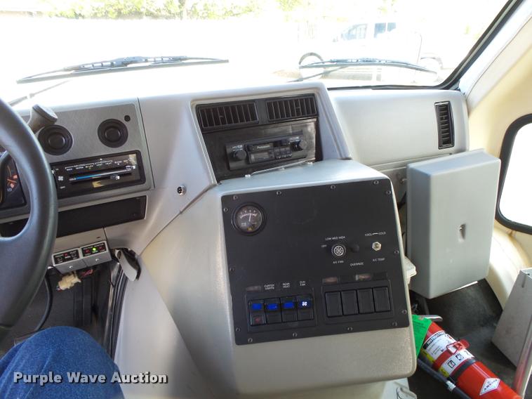 image for item DA2648 1995 Chevrolet 30 HD shuttle bus