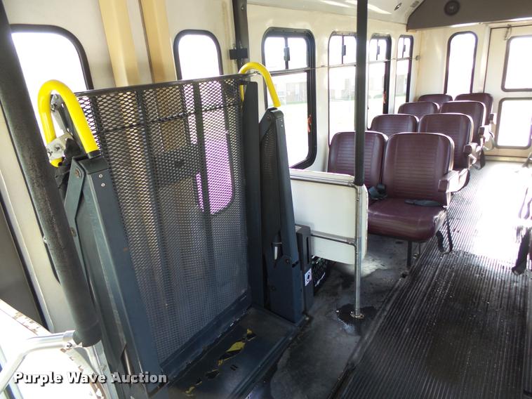 image for item DA2648 1995 Chevrolet 30 HD shuttle bus