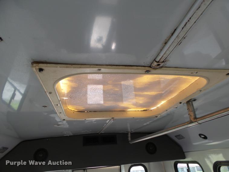 image for item DA2648 1995 Chevrolet 30 HD shuttle bus