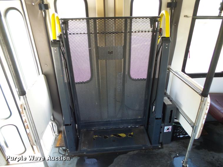 image for item DA2648 1995 Chevrolet 30 HD shuttle bus