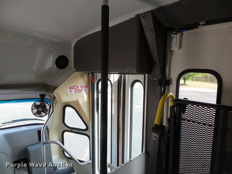 image for item DA2648 1995 Chevrolet 30 HD shuttle bus