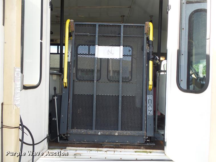 image for item DA2648 1995 Chevrolet 30 HD shuttle bus