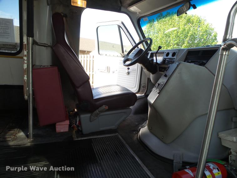 image for item DA2648 1995 Chevrolet 30 HD shuttle bus