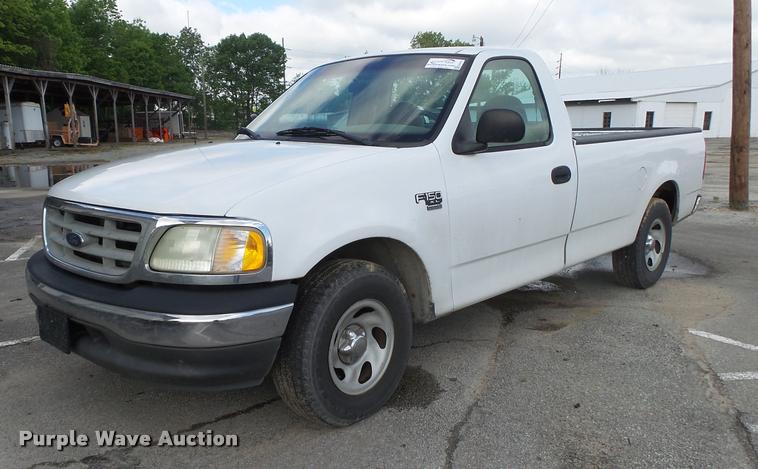image for item DA2674 2002 Ford F150 XL pickup truck