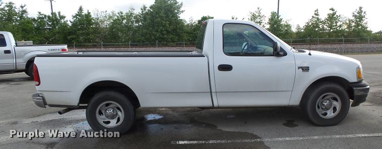 image for item DA2674 2002 Ford F150 XL pickup truck
