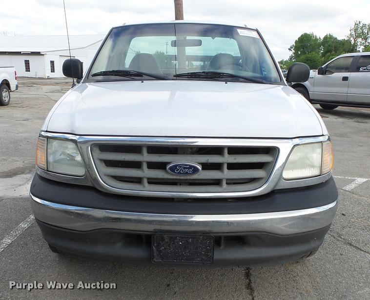 image for item DA2674 2002 Ford F150 XL pickup truck