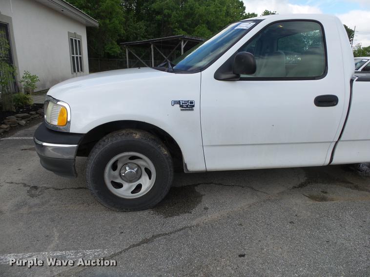 image for item DA2674 2002 Ford F150 XL pickup truck
