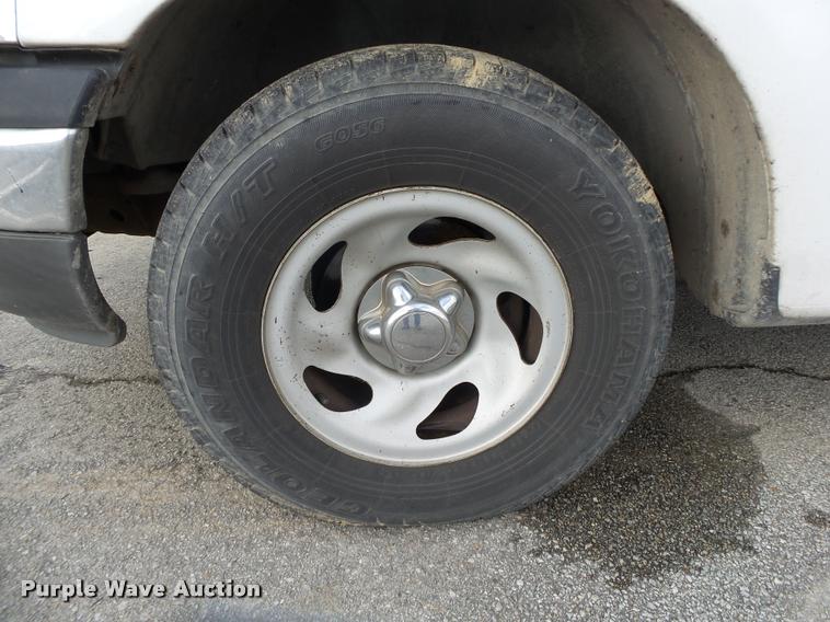 image for item DA2674 2002 Ford F150 XL pickup truck