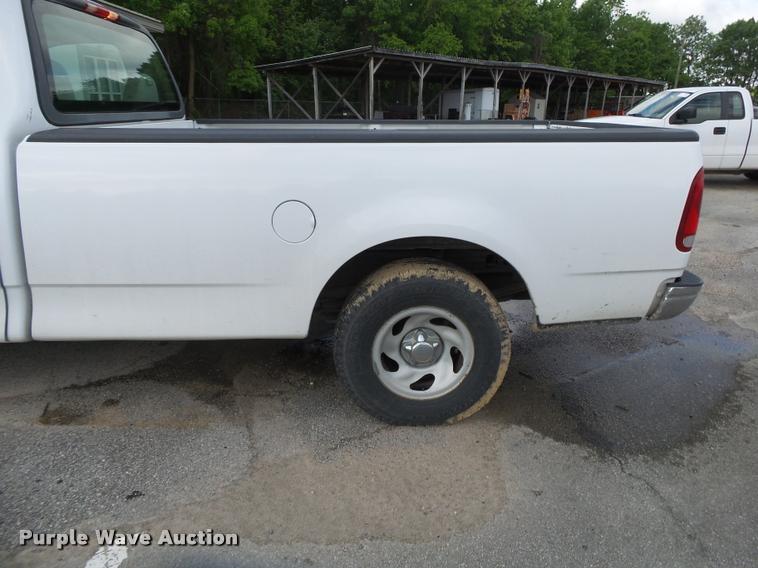 image for item DA2674 2002 Ford F150 XL pickup truck