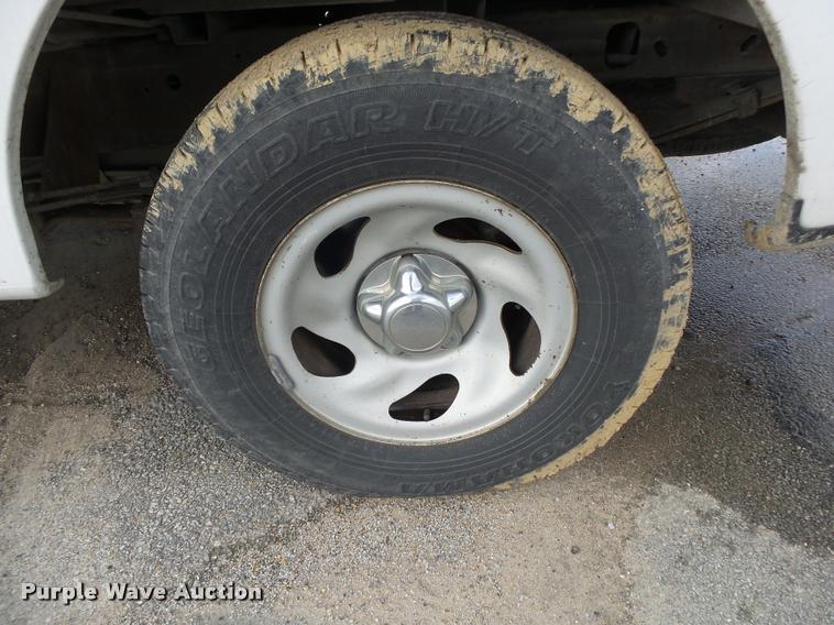 image for item DA2674 2002 Ford F150 XL pickup truck