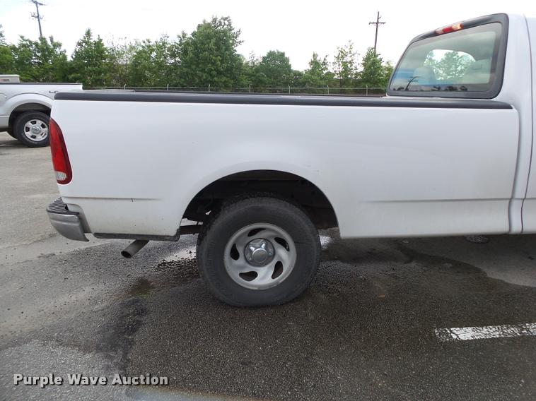 image for item DA2674 2002 Ford F150 XL pickup truck
