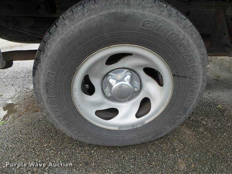 image for item DA2674 2002 Ford F150 XL pickup truck