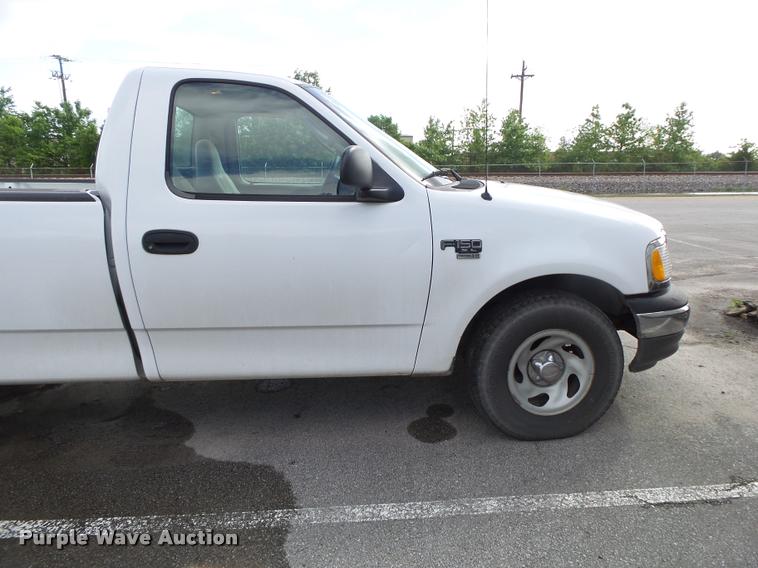 image for item DA2674 2002 Ford F150 XL pickup truck