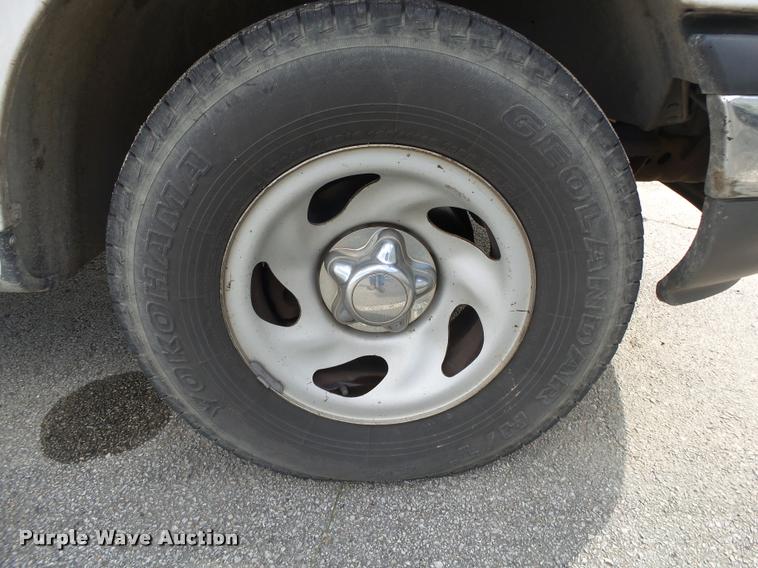 image for item DA2674 2002 Ford F150 XL pickup truck