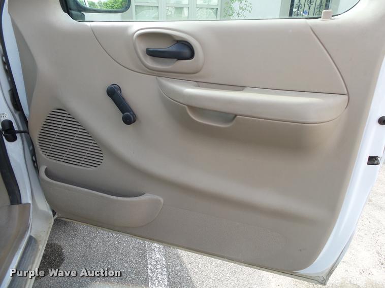 image for item DA2674 2002 Ford F150 XL pickup truck