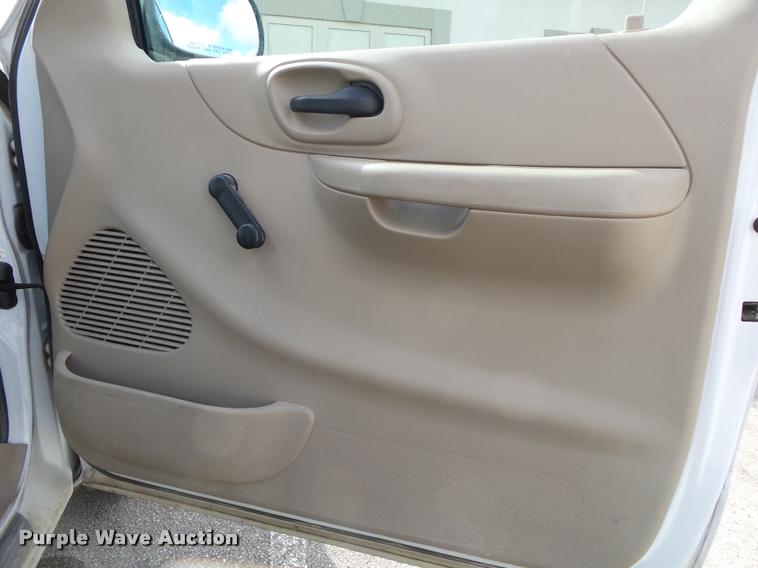 image for item DA2674 2002 Ford F150 XL pickup truck