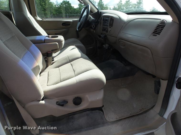 image for item DA2674 2002 Ford F150 XL pickup truck