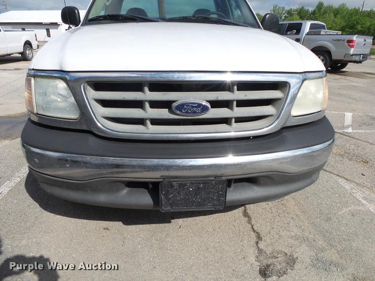 image for item DA2674 2002 Ford F150 XL pickup truck