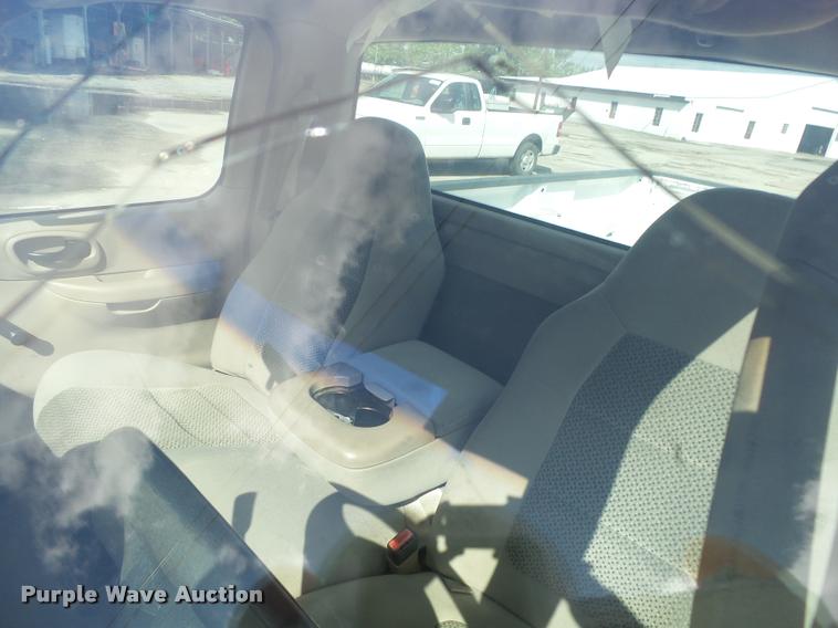 image for item DA2674 2002 Ford F150 XL pickup truck