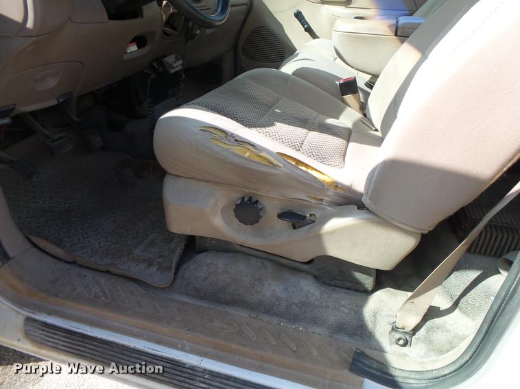 image for item DA2674 2002 Ford F150 XL pickup truck