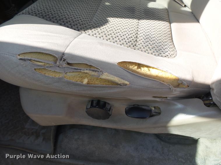 image for item DA2674 2002 Ford F150 XL pickup truck