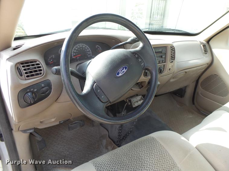 image for item DA2674 2002 Ford F150 XL pickup truck