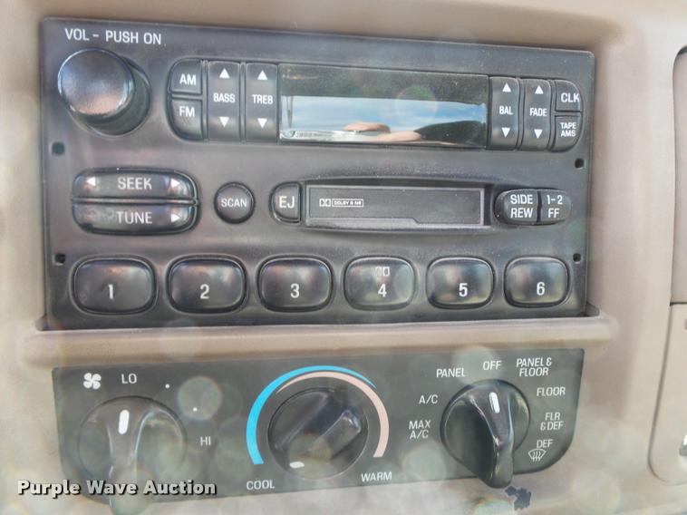 image for item DA2674 2002 Ford F150 XL pickup truck