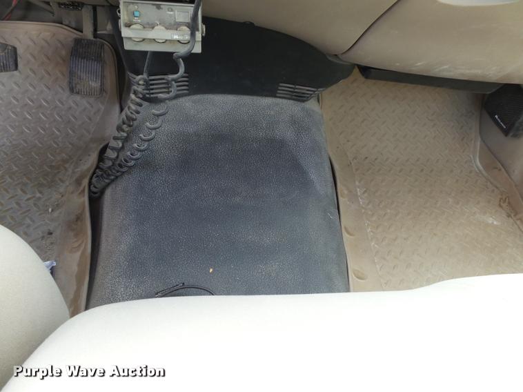 image for item DA2674 2002 Ford F150 XL pickup truck