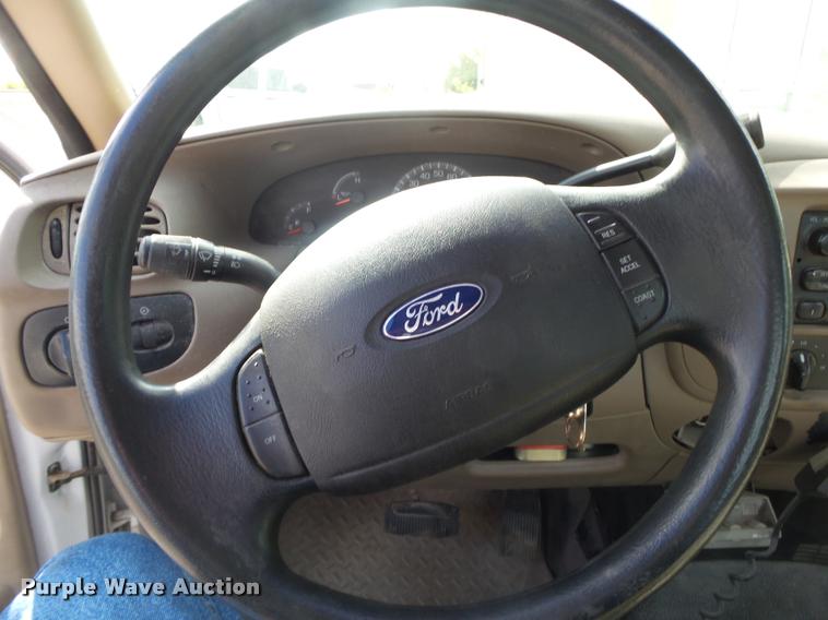 image for item DA2674 2002 Ford F150 XL pickup truck