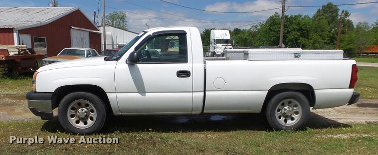 image for item DA2677 2005 Chevrolet Silverado 1500 pickup truck