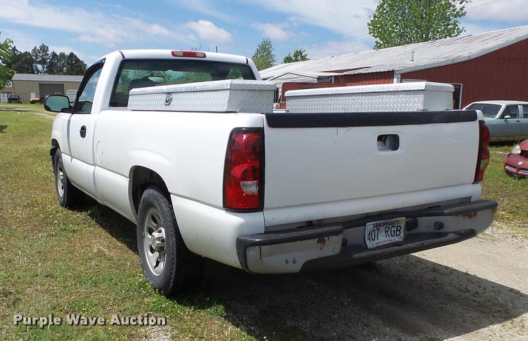 image for item DA2677 2005 Chevrolet Silverado 1500 pickup truck