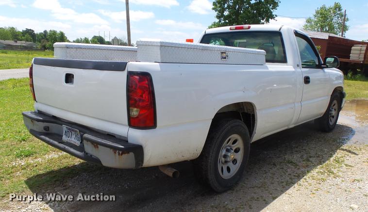 image for item DA2677 2005 Chevrolet Silverado 1500 pickup truck