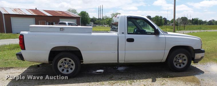 image for item DA2677 2005 Chevrolet Silverado 1500 pickup truck