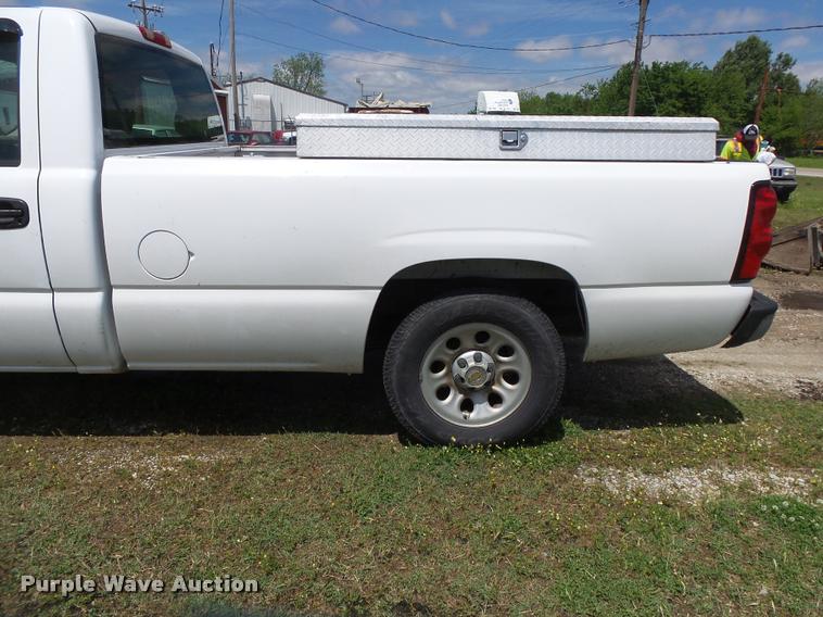 image for item DA2677 2005 Chevrolet Silverado 1500 pickup truck