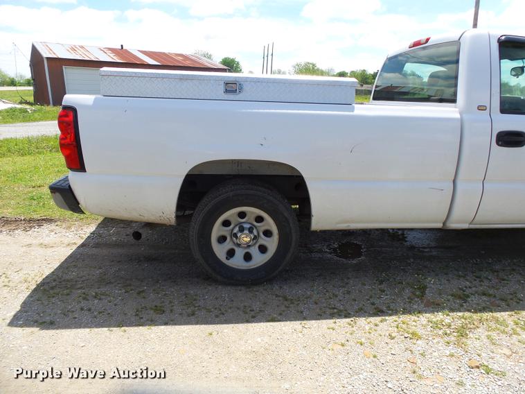 image for item DA2677 2005 Chevrolet Silverado 1500 pickup truck
