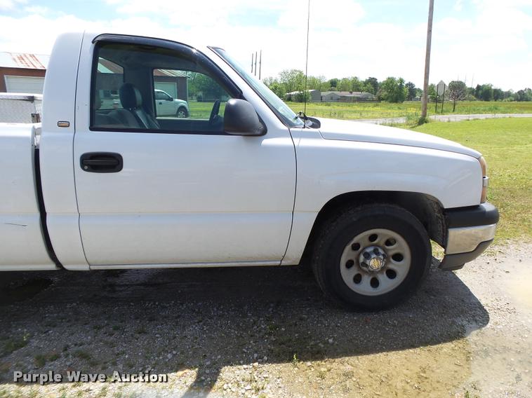 image for item DA2677 2005 Chevrolet Silverado 1500 pickup truck