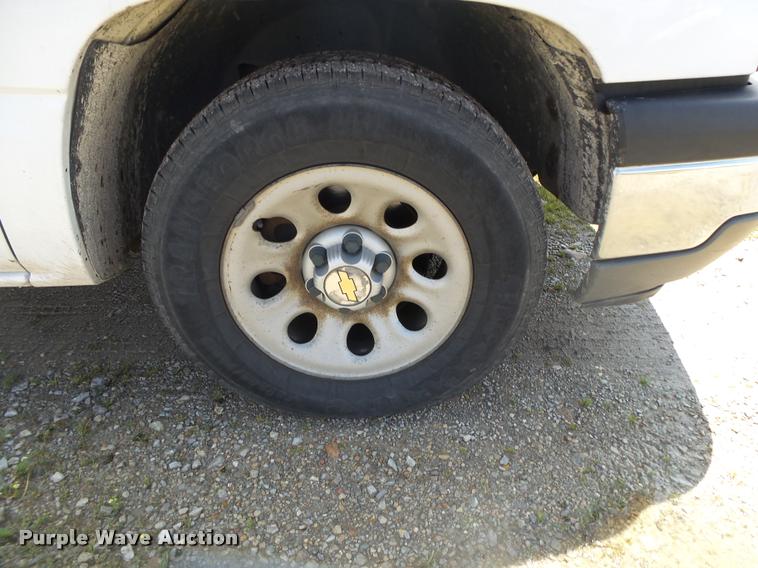 image for item DA2677 2005 Chevrolet Silverado 1500 pickup truck