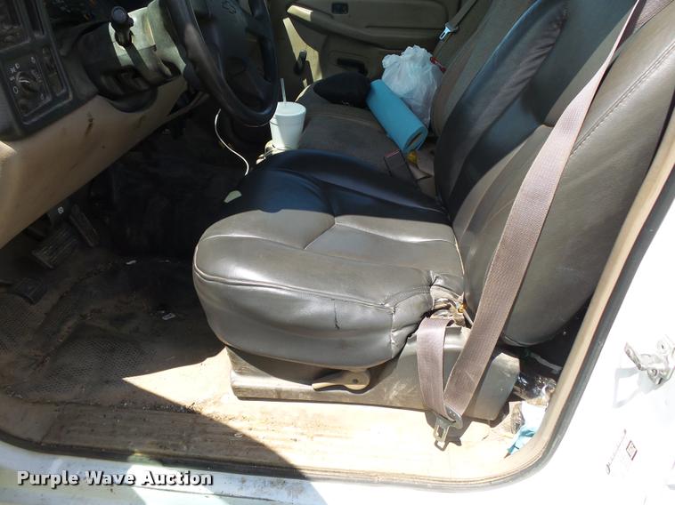 image for item DA2677 2005 Chevrolet Silverado 1500 pickup truck