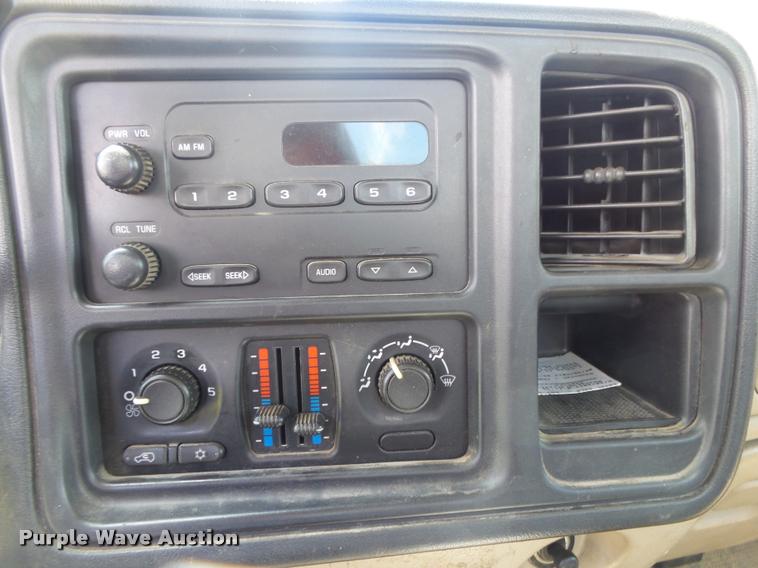 image for item DA2677 2005 Chevrolet Silverado 1500 pickup truck