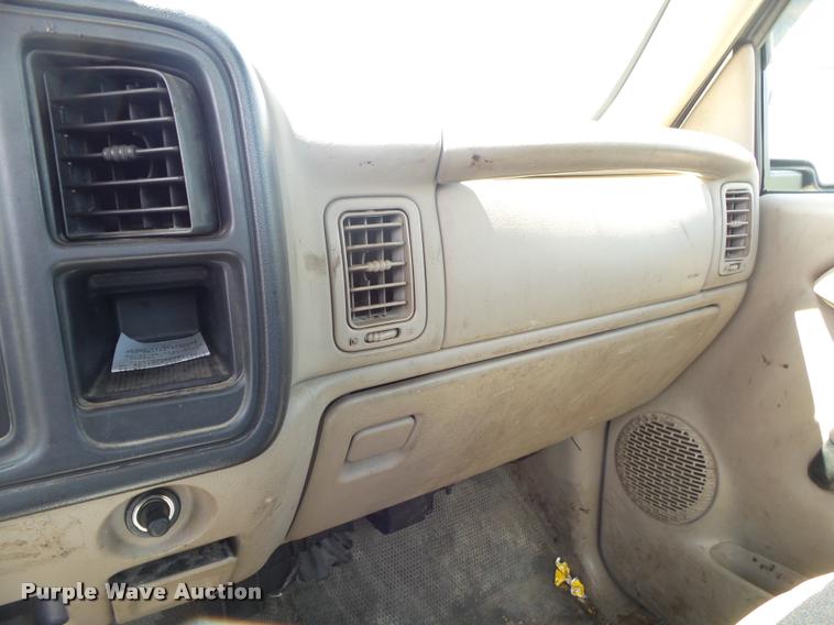 image for item DA2677 2005 Chevrolet Silverado 1500 pickup truck