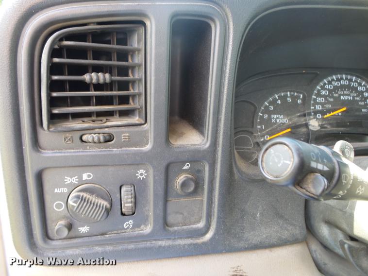 image for item DA2677 2005 Chevrolet Silverado 1500 pickup truck