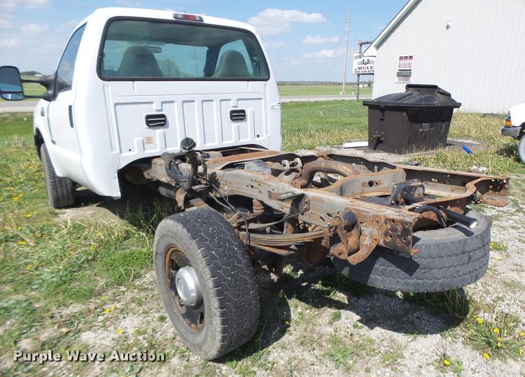 image for item DA3468 2006 Ford F350 Super Duty pickup truck chassis
